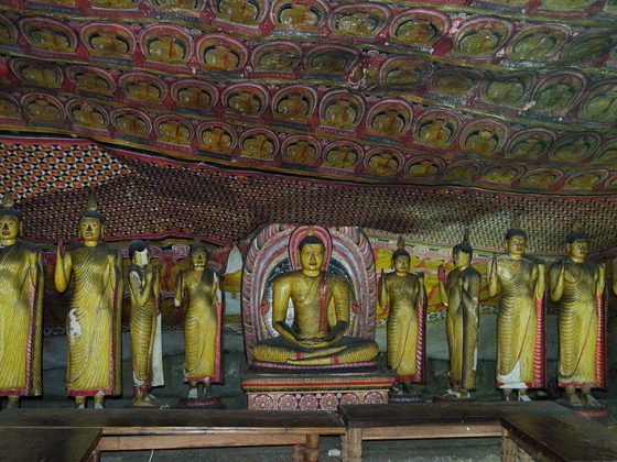 dambulla-cave-temple-inside
