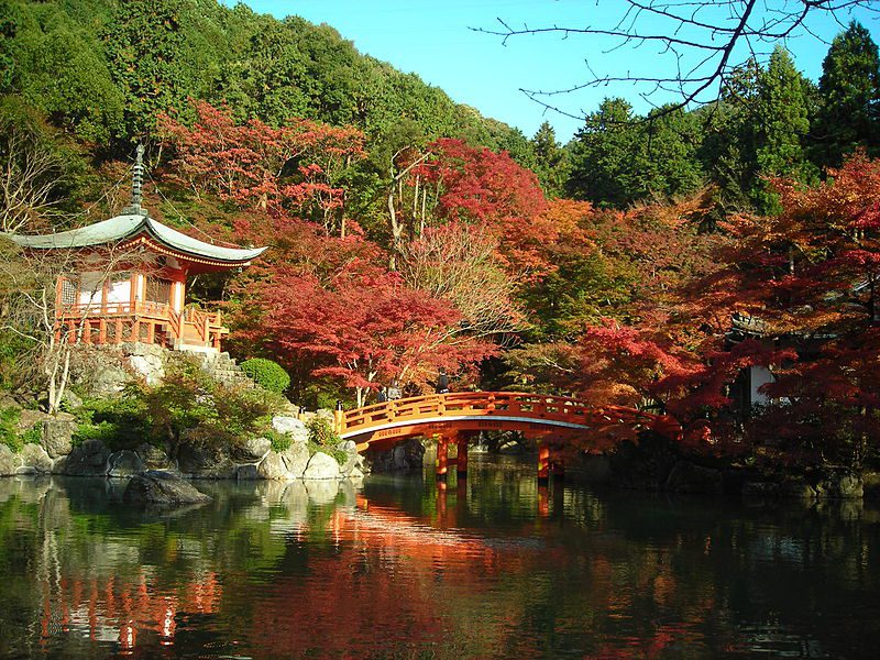 Daigo-ji_in_autumn,_Kyoto