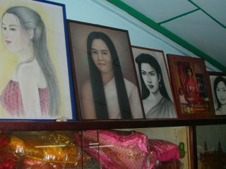 Mae Nak Phra Khanong shrine offerings