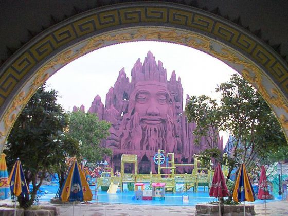 Suoi Tien Cultural Amusement Park in Saigo