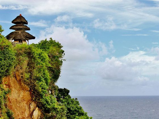Uluwatu Temple | Image Credit - Michelle Maria, CC BY 3.0 via Wikipedia Commons