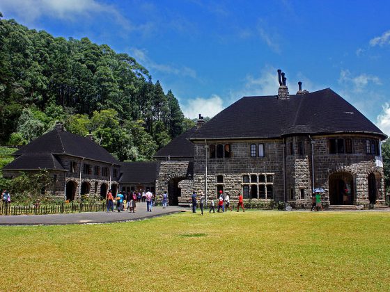 Adisham Bungalow | Image Credit - AntanO, CC BY-SA 4.0 via Wikipedia Commons