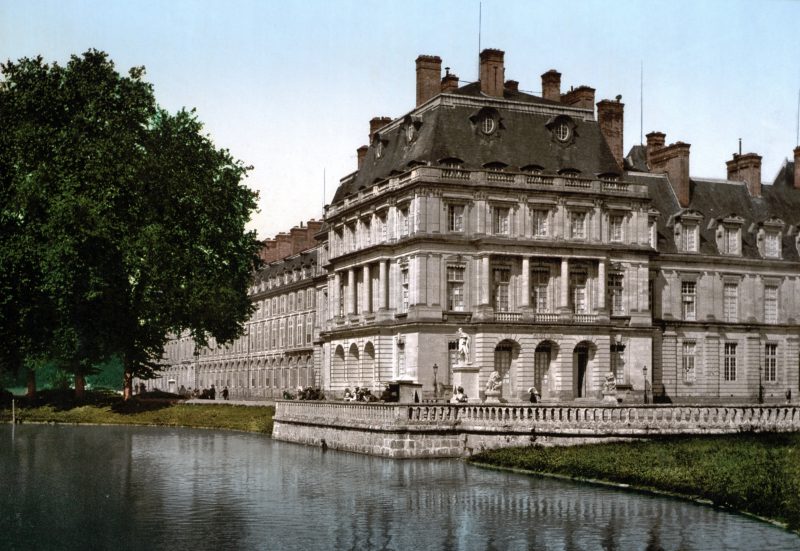 ChateauFontainebleau | [Public domain], via Wikimedia Commons