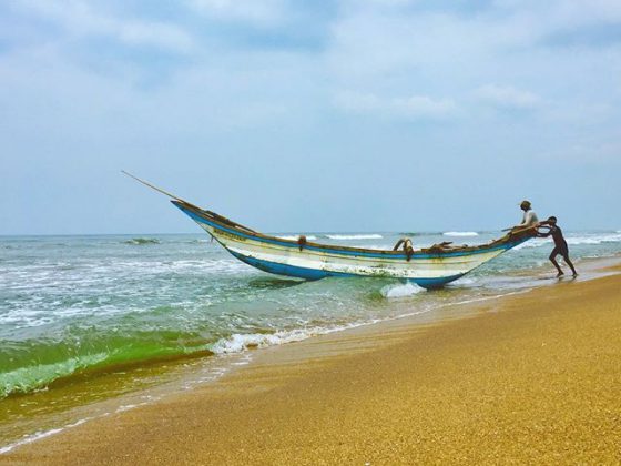 fishermen in wadduwa beach
