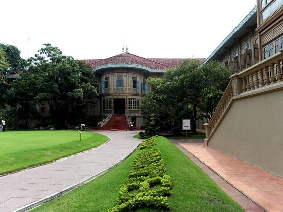 Vimanmek Mansion Bangkok | Image Credit: Gisling, Vimanmek Palace Bangkok, CC BY-SA 3.0