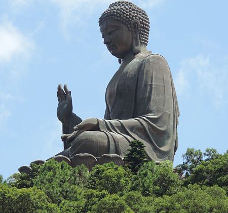 Vinicius Siqueira, The Big Buddha Hong Kong 2013, CC BY-SA 3.0 Via Wikimedia Commons