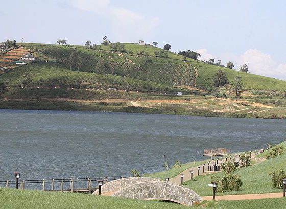 Nuwara Eliya | Image Credit: Omar AV, Nuwara Eliya lake - panoramio, CC BY 3.0