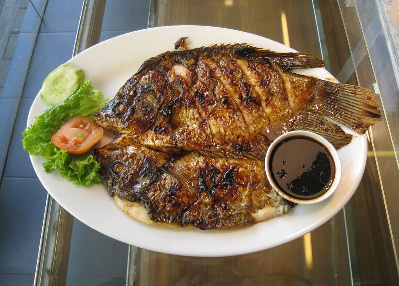 Ikan Bakar | Image Credit: Gunawan Kartapranata, Gurame bakar kecap 1, CC BY-SA 4.0