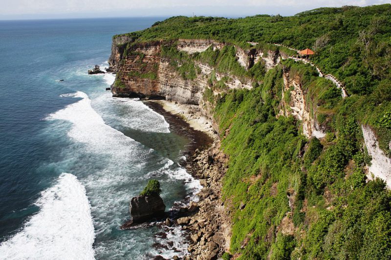 Uluwatu | Image Credit: Sanko at Indonesian Wikipedia, PuraLuhurUluWatu view, CC BY-SA 3.0