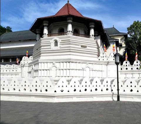 The Temple of the Sacred Tooth Relic | Image Credit - lavanikit Via Instagram