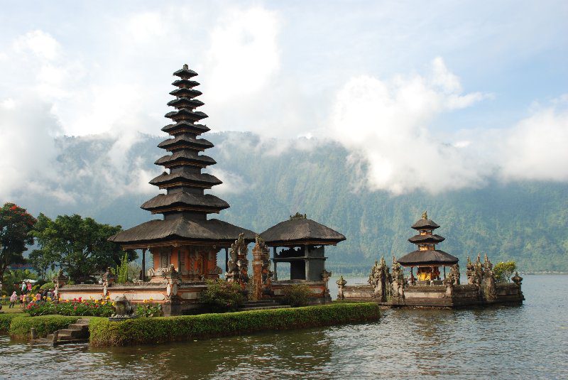 Ulun Danu Temple, Bali | Image Creedit - Jennifer from Kuala Lumpur, MALAYSIA, CC BY 2.0 Via Wikimedia Commons