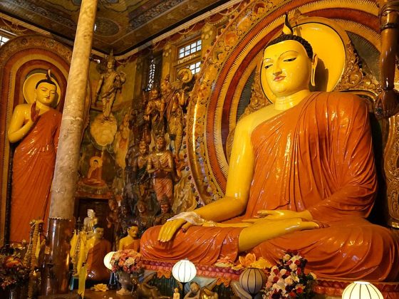 Gangaramaya_Temple_(Seated_Buddha_03)