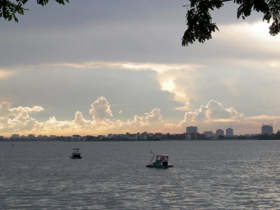 West_Lake_(Hanoi)