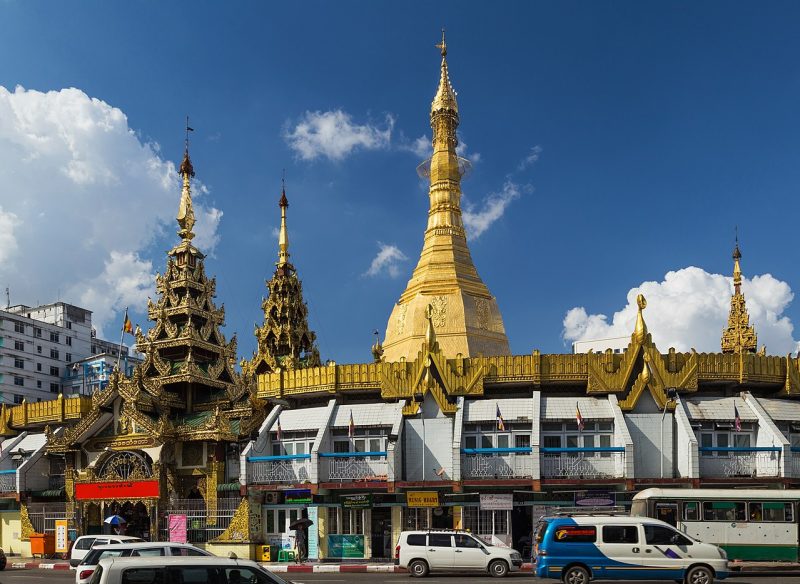 1280px-2016_Rangun,_Pagoda_Sule_(01)