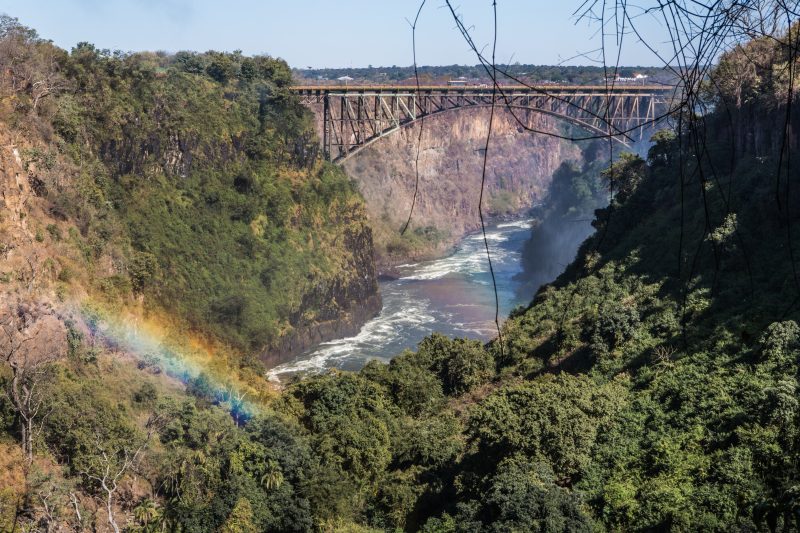 Victoria_Falls_Bridge_and_Zambezi_river